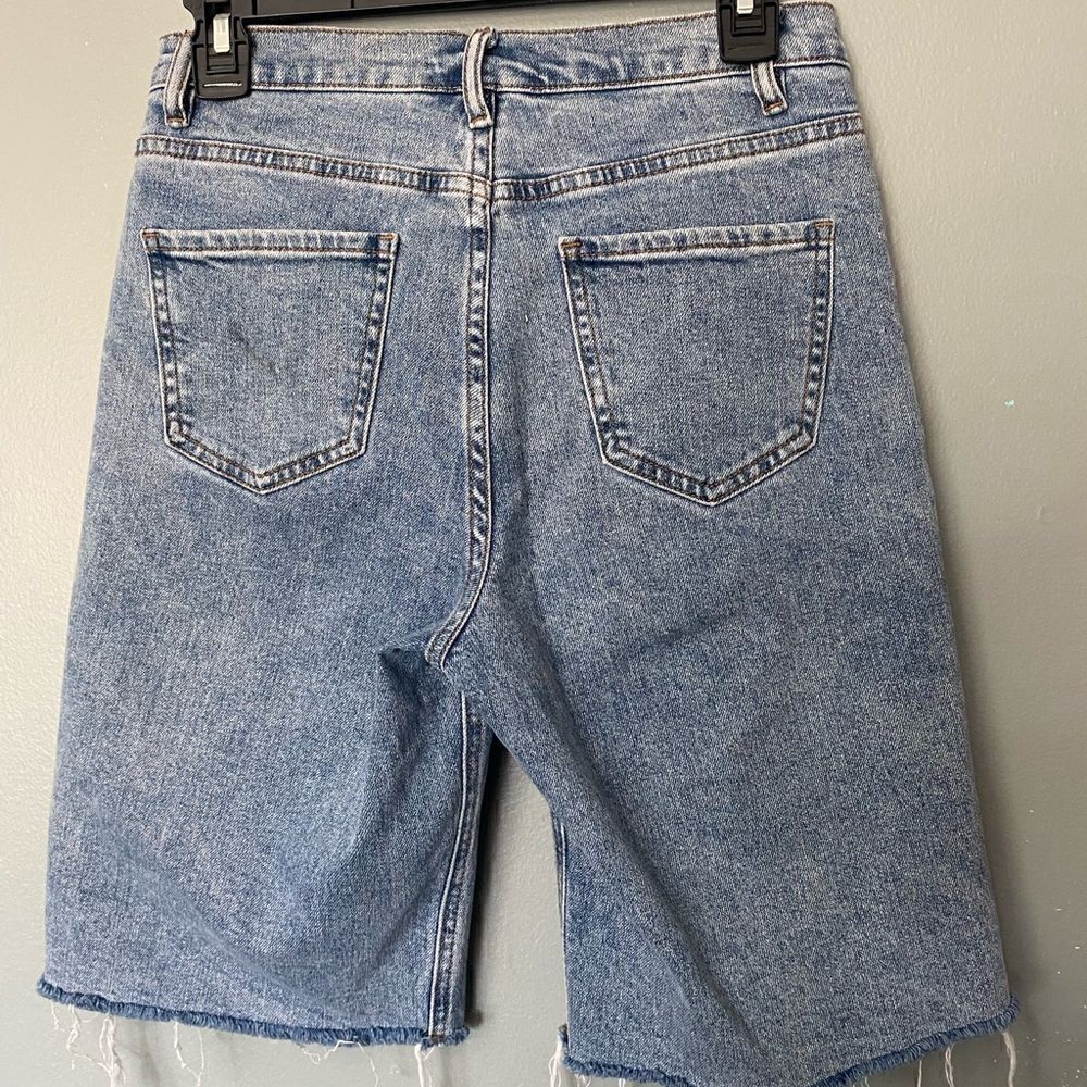AKIRA Bermuda Jean Cut-off Shorts size M - Picture 4 of 8